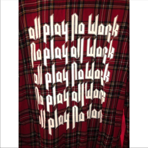 Women’s size medium oversize plaid shirt - Picture 3 of 5